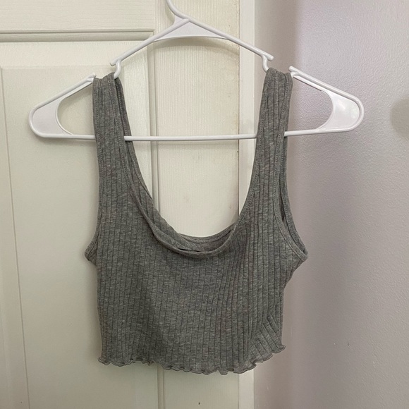 Notched Neck Rib-Knit Crop Tank Top - Picture 3 of 3
